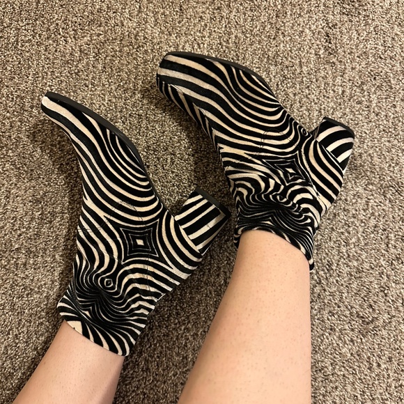 Vintage Pyschedelic Velvet Ankle Boots | Size 8.5 - Picture 3 of 6